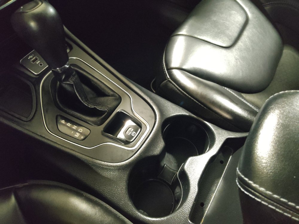 Used 2019 Jeep Cherokee Latitude Plus FWD image 26