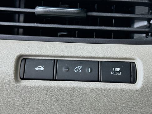 Used 2025 Nissan Altima 2.5 SV FWD image 17