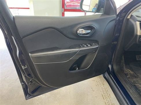 Used 2015 Jeep Cherokee Latitude w/ Cold Weather Group image 10