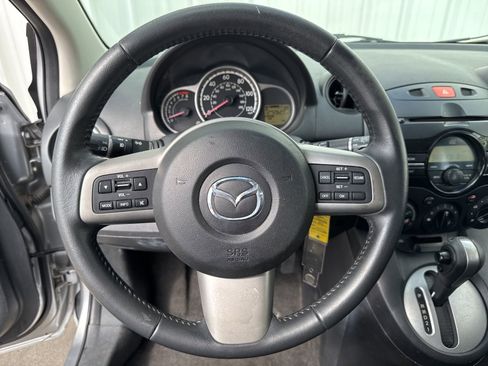 Used 2011 MAZDA MAZDA2 Touring FWD image 19