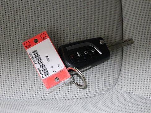 Used 2020 Toyota Corolla LE image 18