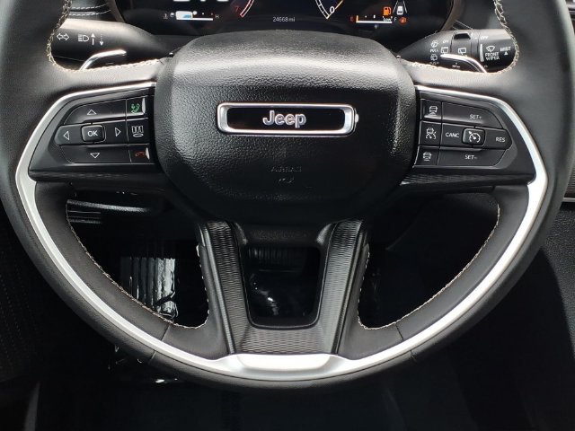 Used 2024 Jeep Grand Cherokee Laredo X w/ Luxury Tech Group I AWD/4WD image 26