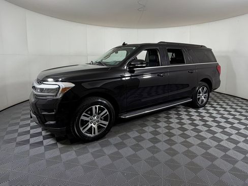 Used 2022 Ford Expedition Max XLT image 2
