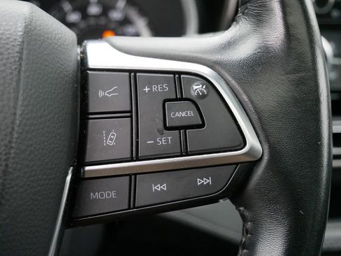 Used 2021 Toyota Highlander XLE image 41