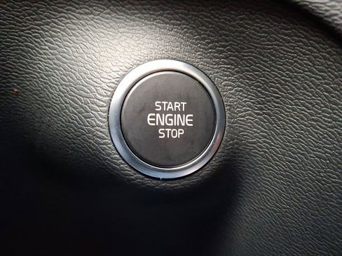 Certified 2025 Volvo XC40 B5 Plus image 24