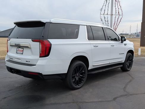 Used 2023 GMC Yukon XL SLT w/ SLT Premium Package image 7