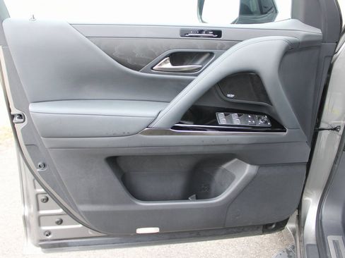 Used 2023 Lexus LX 600 4WD w/ Luxury Package image 10