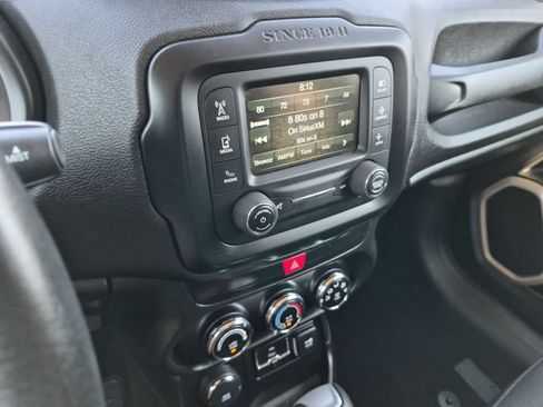Used 2016 Jeep Renegade Latitude w/ Safety & Security Group AWD/4WD image 27