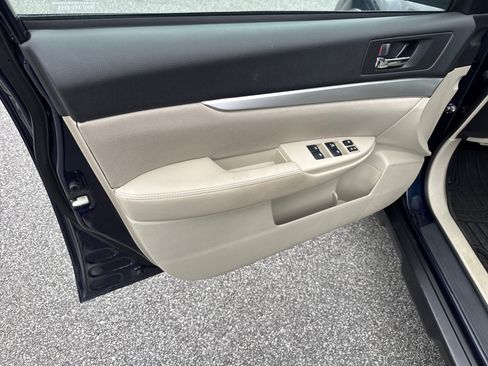 Used 2014 Subaru Outback 2.5i Premium w/ Accessory Value Package (OYR) image 10