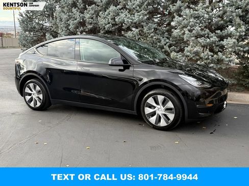 Used 2022 Tesla Model Y Long Range image 11