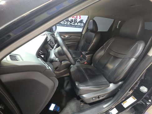 Used 2019 Nissan Rogue SL AWD/4WD image 2
