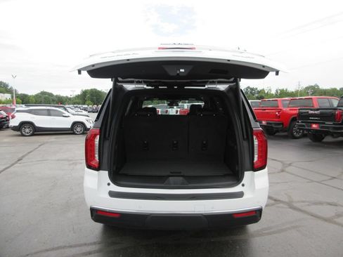 Used 2024 GMC Yukon SLT w/ SLT Luxury Package AWD/4WD image 8