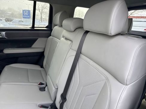 Certified 2025 Hyundai Santa Fe SEL image 18