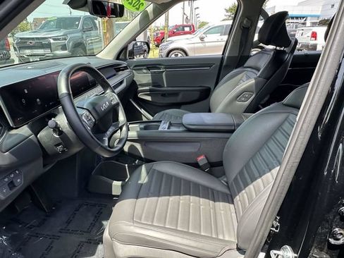Used 2024 Kia EV9 Land AWD/4WD image 16