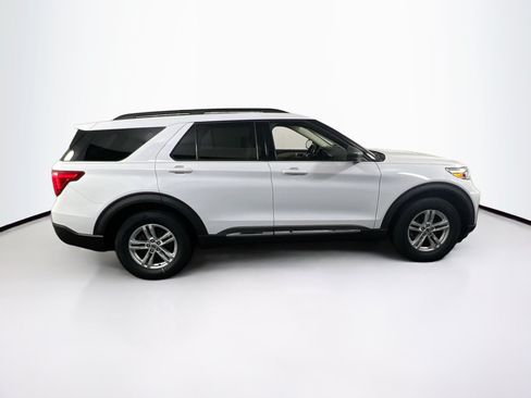 Used 2020 Ford Explorer XLT w/ Comfort Package AWD/4WD image 4