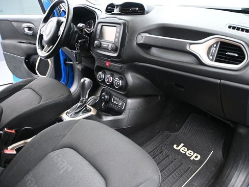 Used 2015 Jeep Renegade Latitude AWD/4WD image 16