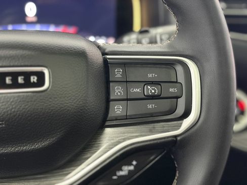 Used 2023 Jeep Wagoneer Series III w/ Premium Group I AWD/4WD image 24