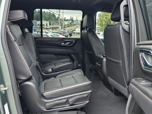 Used 2023 Chevrolet Suburban Premier image 12