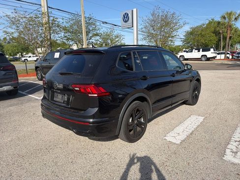 Used 2023 Volkswagen Tiguan SE R-Line image 8