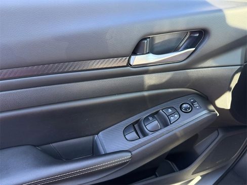 Used 2024 Nissan Altima 2.5 SV image 16