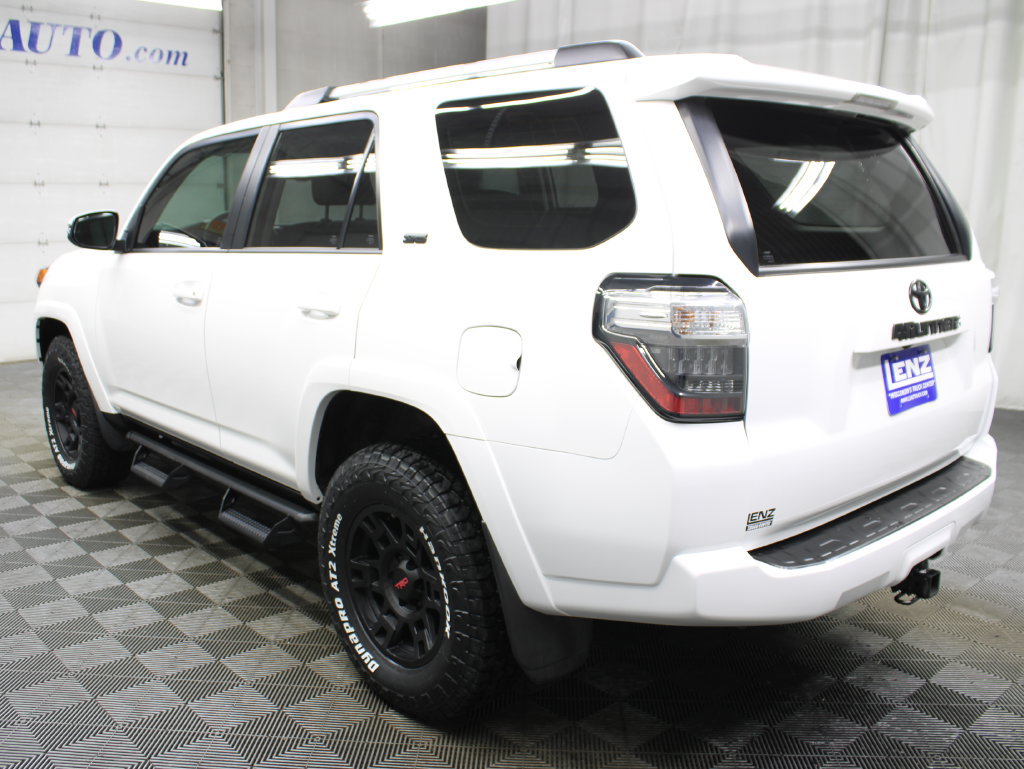 Used 2022 Toyota 4Runner SR5 Premium w/ Moonroof Package AWD/4WD image 6
