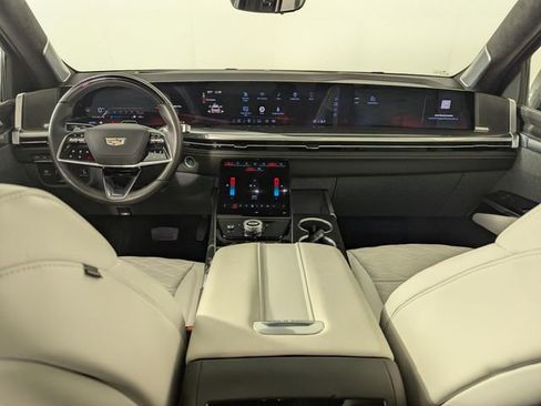 Used 2025 Cadillac Escalade V image 18
