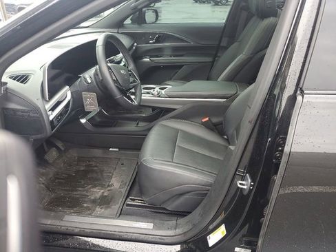 Used 2024 Cadillac Lyriq Luxury image 2