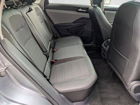 Used 2023 Volkswagen Taos SE w/ Panoramic Sunroof Package image 18
