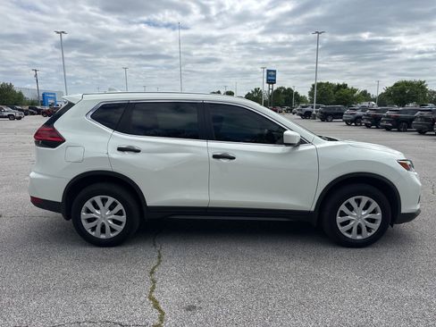 Used 2017 Nissan Rogue S AWD/4WD image 3
