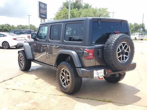 Used 2025 Jeep Wrangler Unlimited Rubicon AWD/4WD image 4