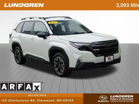 Certified 2025 Subaru Forester Premium AWD/4WD image 1