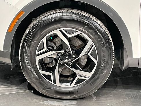 Used 2023 Kia Sportage LX image 34