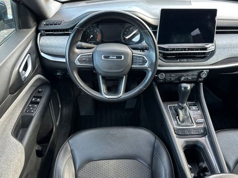 Used 2024 Jeep Compass Latitude image 15