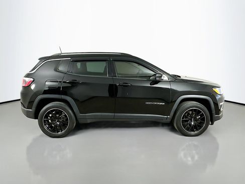Used 2019 Jeep Compass Limited w/ Safety & Security Group AWD/4WD image 4