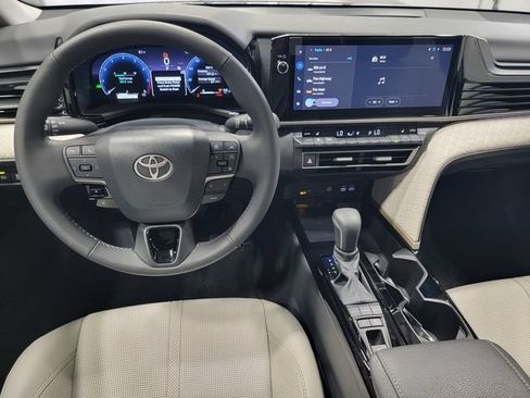 Used 2026 Toyota Camry XLE AWD/4WD image 29