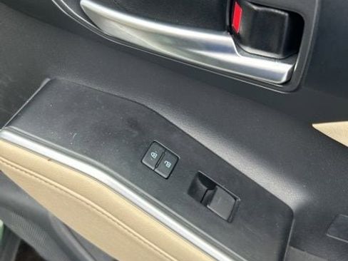 Used 2023 Toyota Highlander XLE image 28