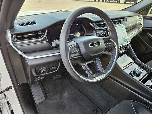 Used 2023 Jeep Grand Cherokee Altitude image 19