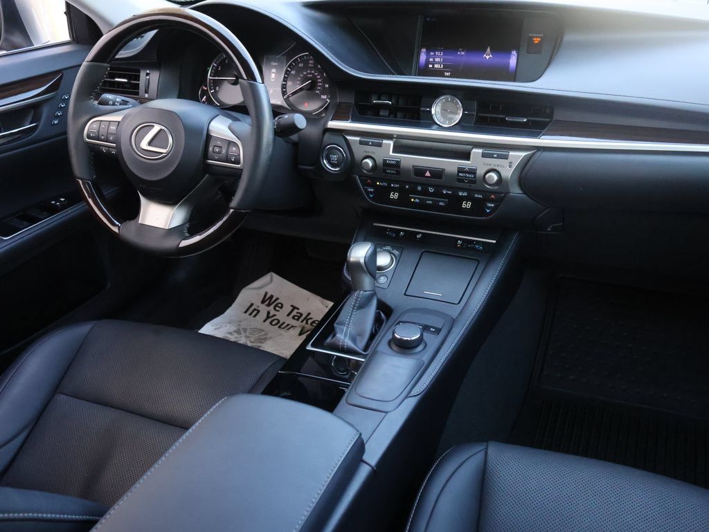 Used 2016 Lexus ES 350 w/ Premium Package w/Wood Trim FWD image 12