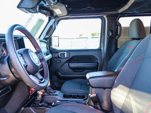 Used 2024 Jeep Wrangler Unlimited Rubicon w/ Convenience Group image 19