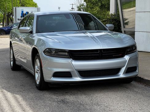 Used 2021 Dodge Charger SXT RWD image 2