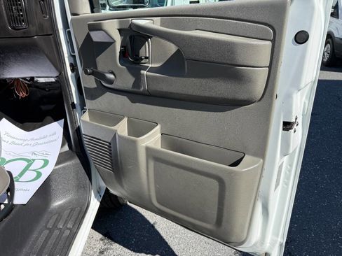 Used 2010 Chevrolet Express 3500 image 21