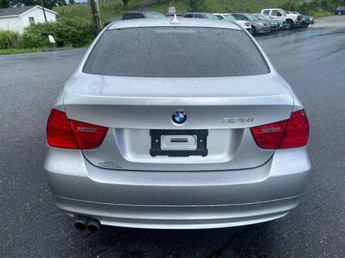 Used 2010 BMW 328i xDrive Sedan w/ Premium Pkg AWD/4WD image 4