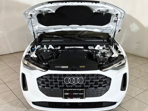 Used 2025 Audi Q5 Premium w/ Convenience Package image 18