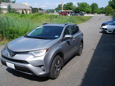 Used 2016 Toyota RAV4 XLE AWD/4WD image 3