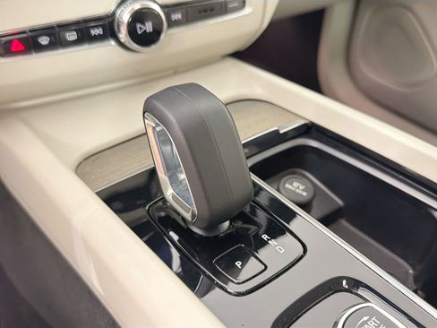 Certified 2023 Volvo XC60 B5 Plus w/ Protection Package Premier FWD image 16