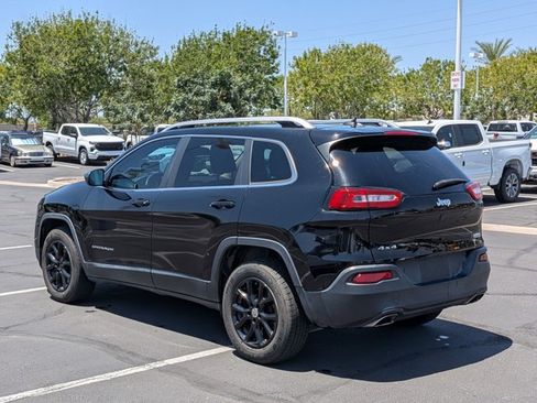 Used 2018 Jeep Cherokee Latitude AWD/4WD image 7