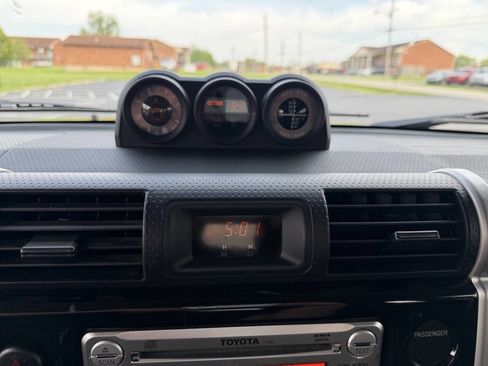 Used 2013 Toyota FJ Cruiser 4WD w/ Convenience Pkg image 35