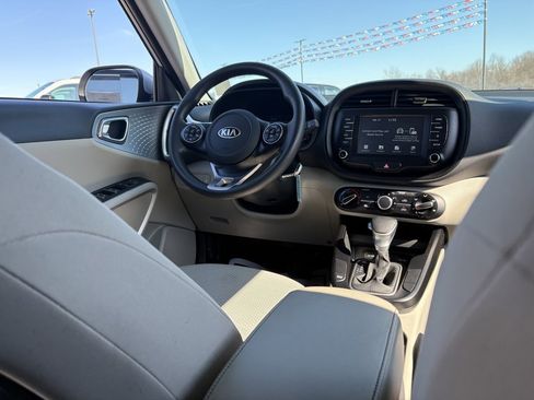Used 2020 Kia Soul LX image 24
