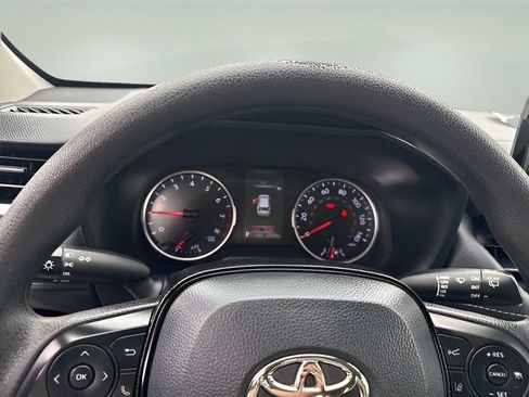 Used 2022 Toyota RAV4 LE AWD/4WD image 12
