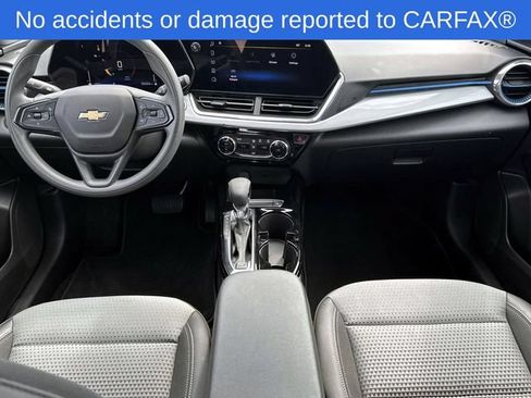 Used 2025 Chevrolet Trax LT FWD image 16